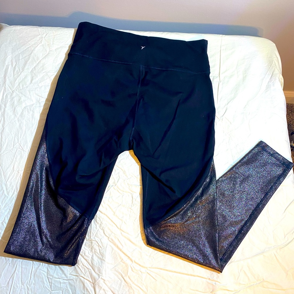 Old Navy Active Leggings XL Tall EUC black with gold shimmer detail